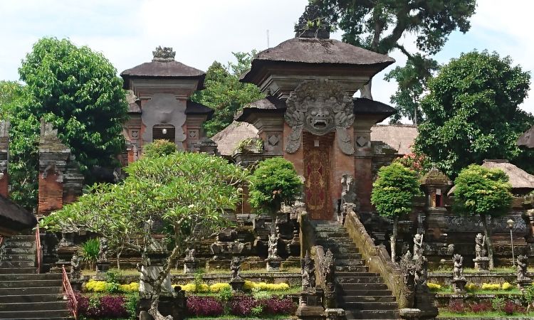 Daya Tarik Pura Samuan Tiga