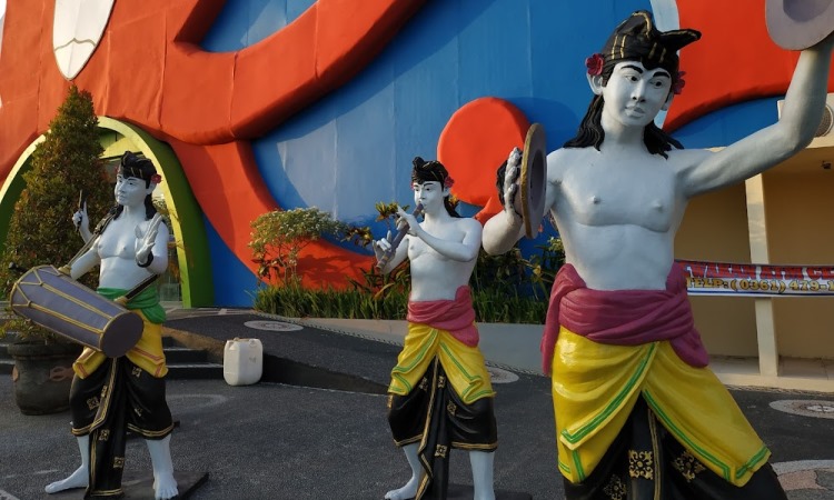 Daya Tarik Wisata Dimiiki Waterboom Bukit Jati