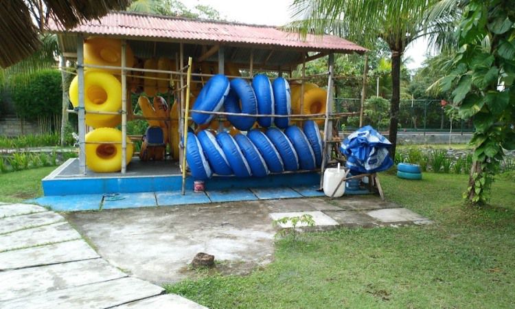 Fasilitas Waterboom Bukit Jati