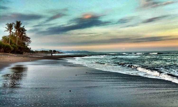 Pantai Keramas, Pantai Favorit Para Pecinta Olahraga Surfing di Gianyar