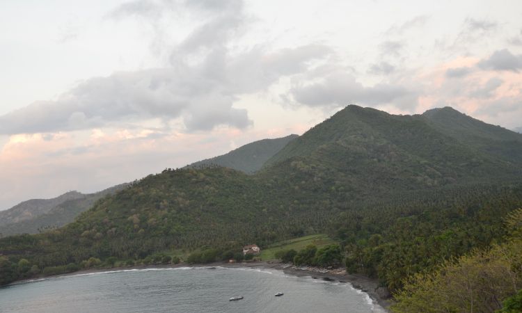 Pantai Malimbu, Pantai Indah dengan Panorama Memukau di Lombok Utara