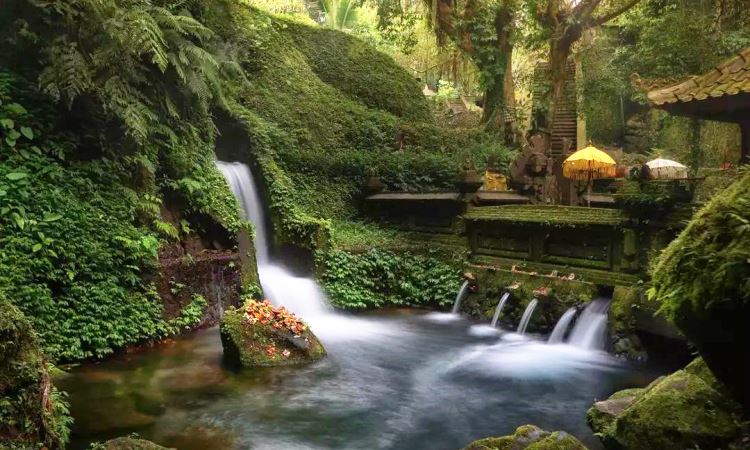Pura Mengening Tampaksiring, Pura Hindu & Tempat Pemandian yang Suci di Gianyar