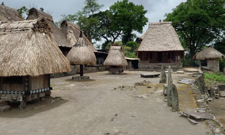 Objek wisata desa adat Bena