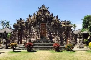 Daya Tarik Pura Beji Sangsit