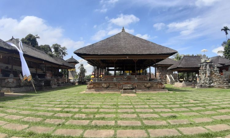 Fasilitas di Pura Penataran Sasih