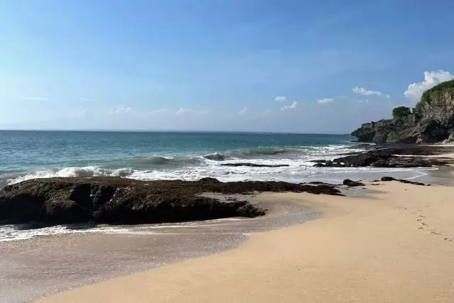 Fasilitas Pantai Tegal Wangi