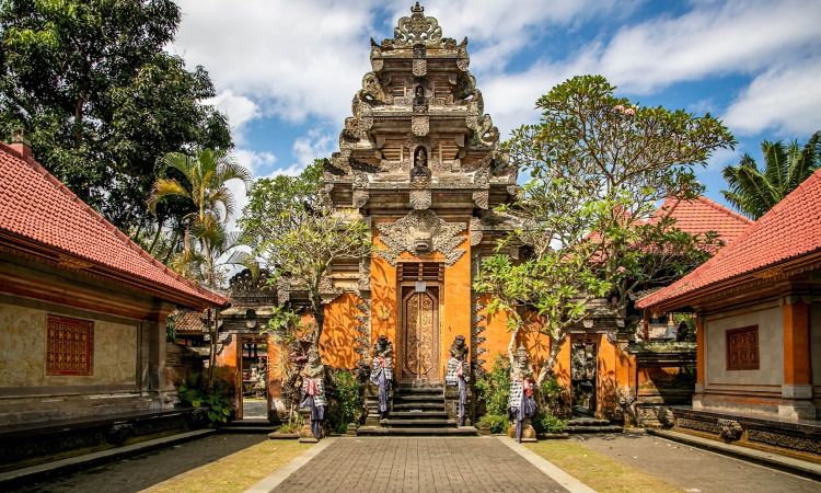 Alamat Istana Puri Saren Agung Ubud
