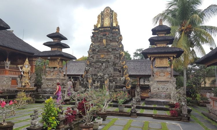 Kegiatan Istana Puri Saren Agung Ubud