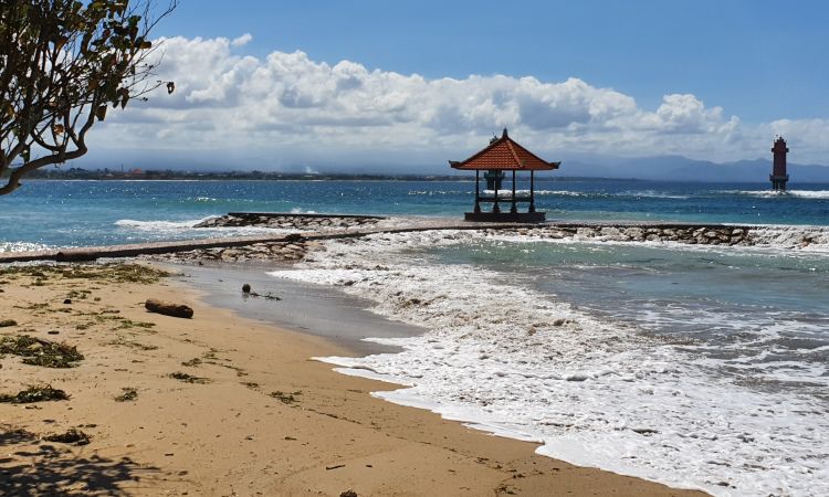 Daya Tarik Pantai Sindhu
