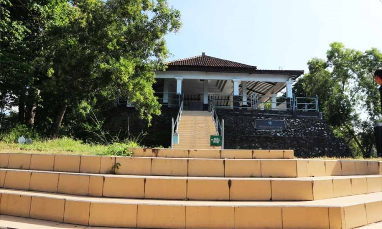 Makam Batu Layar Lombok