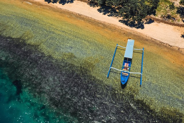 Gili Nanggu, Pantai Pasir Putih dengan Biota Laut Mempesona di Lombok Barat