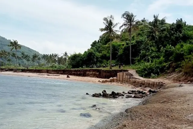 Alamat Pantai Goa Landak