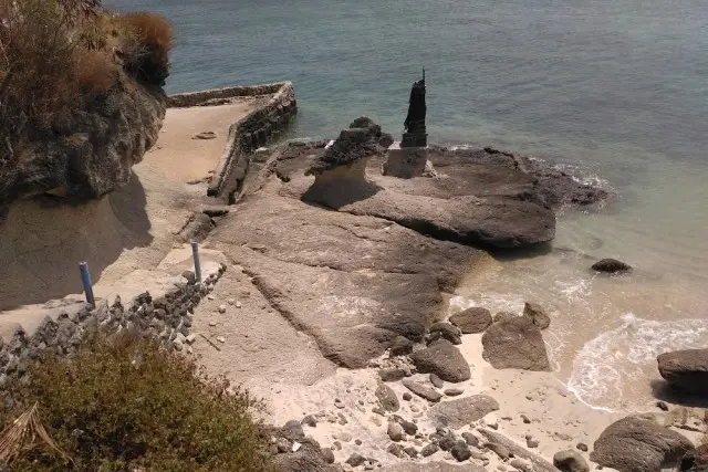 Fasilitas di Pantai Goa Landak