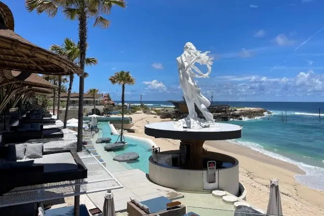 Aktivitas Menarik Cattamaran Beach Club