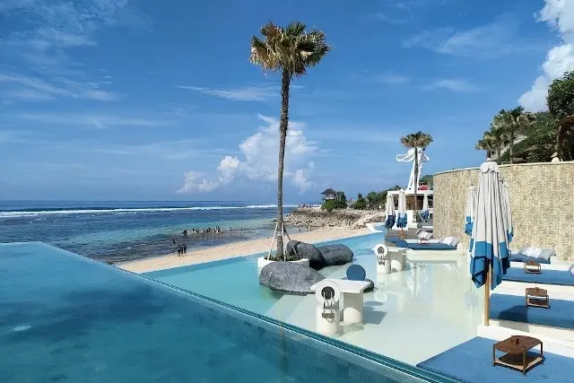 Daya Tarik Wisata Tropical Temptation Beach Club