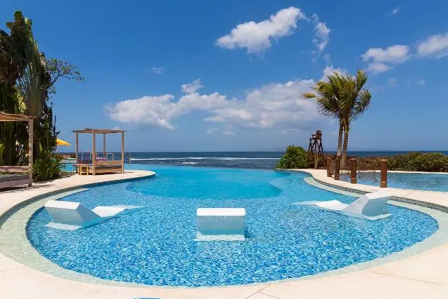 Flamingo Bali Beach Club, Menikmati Keindahan Pemandangan Pinggir Pantai di Gianyar