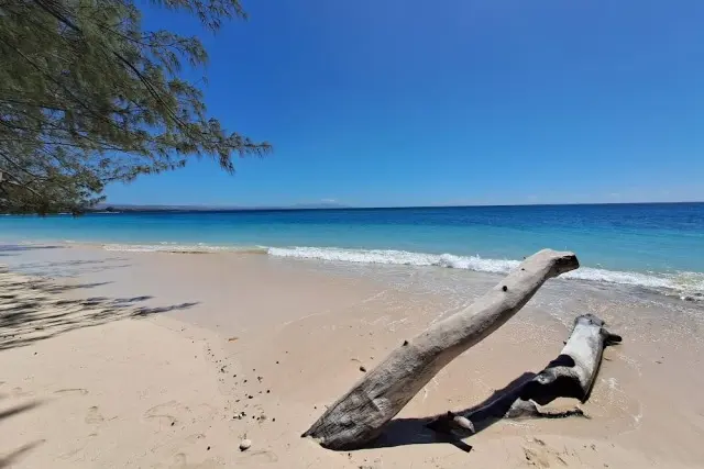Fasilitas Pantai Puru Kambera