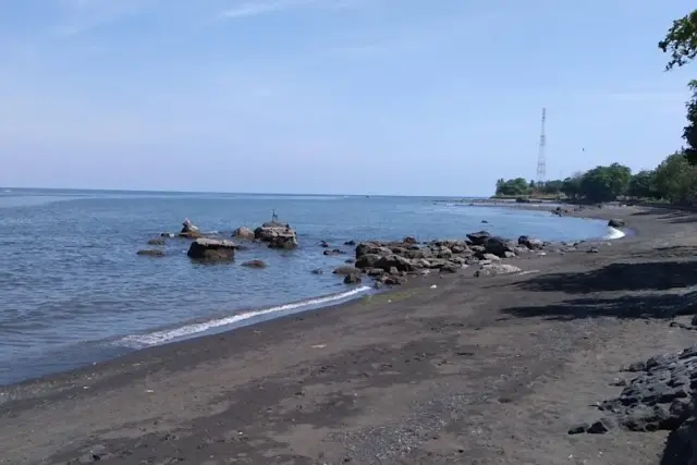 Daya Tarik Wisata Pantai Camplung