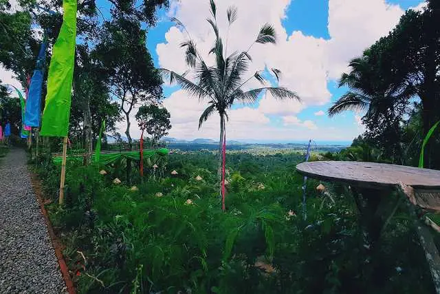 Fasilitas Ekowisata Bukit Cemeng