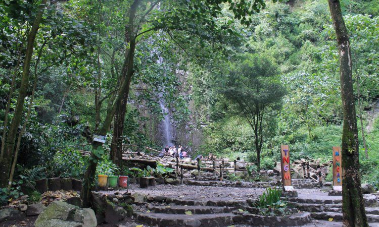 Wisata Alam Air Terjun Tlogo Muncar Yang Sejuk Dan Lagi Hits Di Sleman