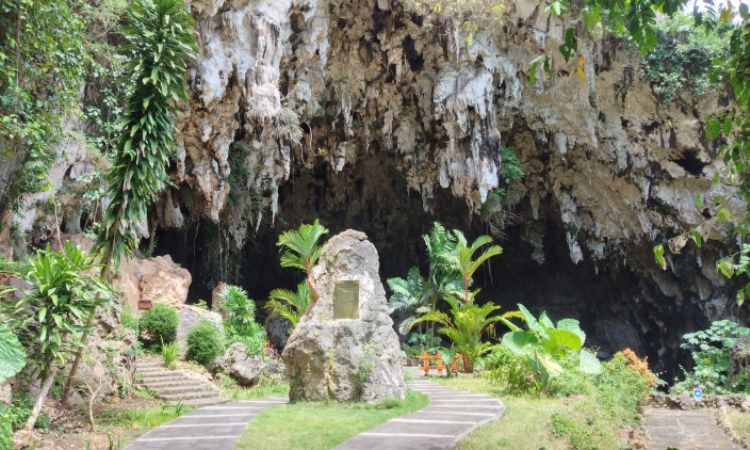 Gua Maria Tritis, Gua Bersejarah dengan Pemandangan yang Indah di Gunung Kidul