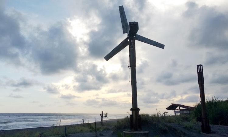 Daya Tarik Wisata Pantai Pelangi