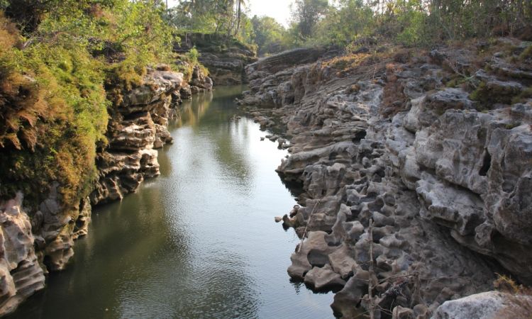 Wisata Sungai Oyo, Merasakan Sensasi River Tubing di Gunung Kidul