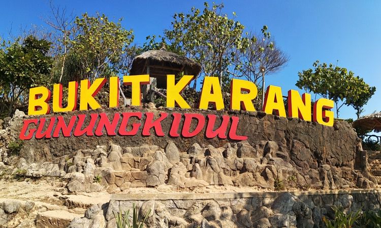 Bukit Karang Gunung Kidul, Spot Terbaik Menikmati Panorama Sunset & Sunrise