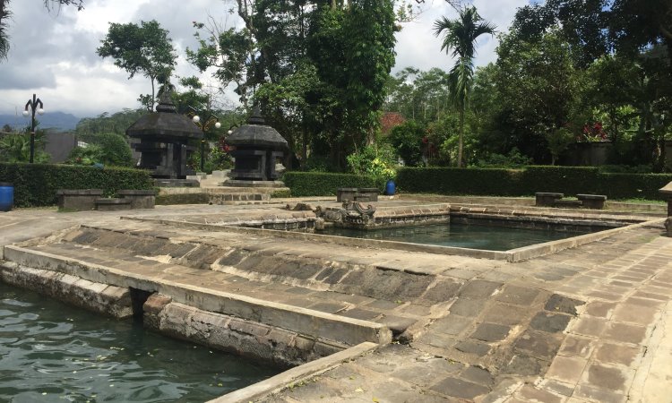 Candi Umbul, Kolam Pemandian Air Panas Bersejarah di Magelang