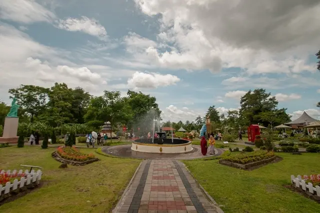 Shutterstock Aktivitas Merapi Park