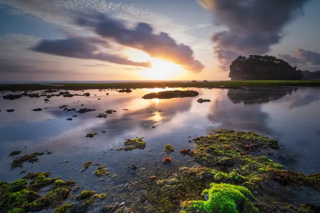 Shutterstock Alamat Pantai Ngrumput