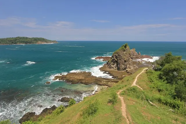 Shutterstock Fasilitas Pantai Watu Lumbung