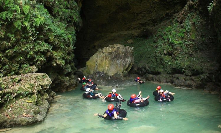 Aktivitas Menarik di Kalisuci Cave Tubing