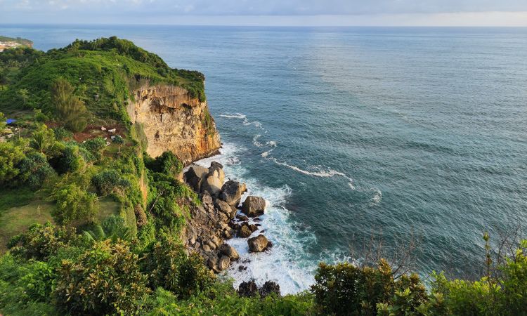 Puncak Segoro, Menikmati Panorama Sunset Sembari Kulineran di Gunung Kidul