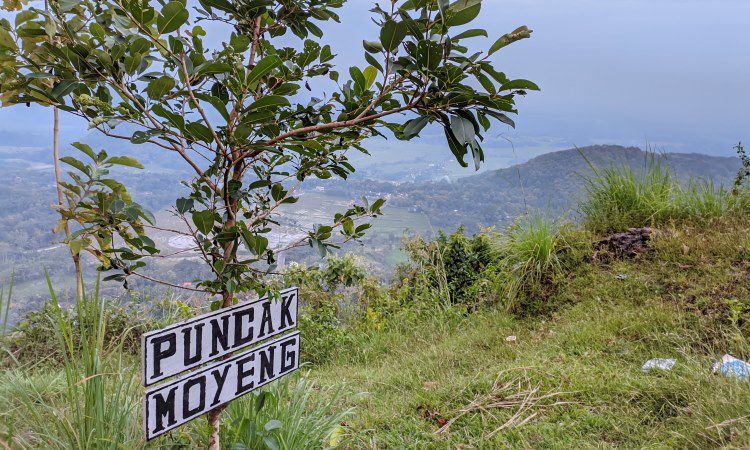 Alamat Puncak Moyeng Kulon Progo