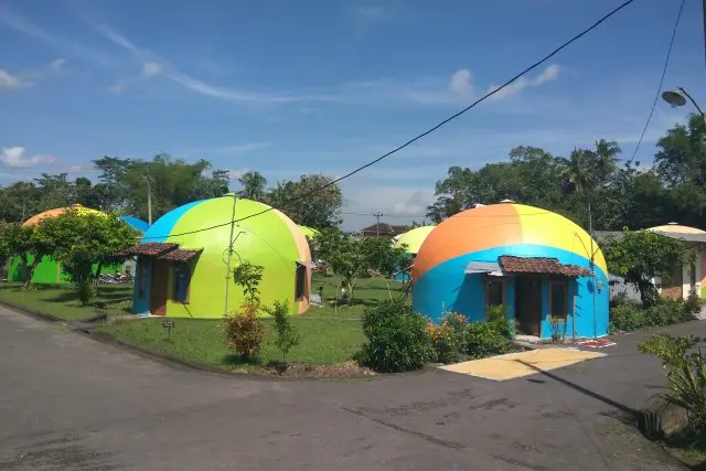 Desa Wisata Rumah Domes, Pemandangan Unik Rumah Berbentuk Igloo di Sleman