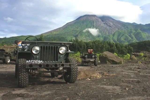 Shutterstock Aktivitas Lava Tour Merapi