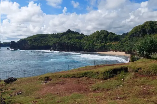 Fasilitas Pantai Midodaren