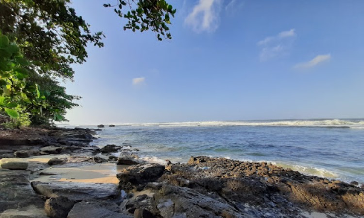 Pantai Minajaya