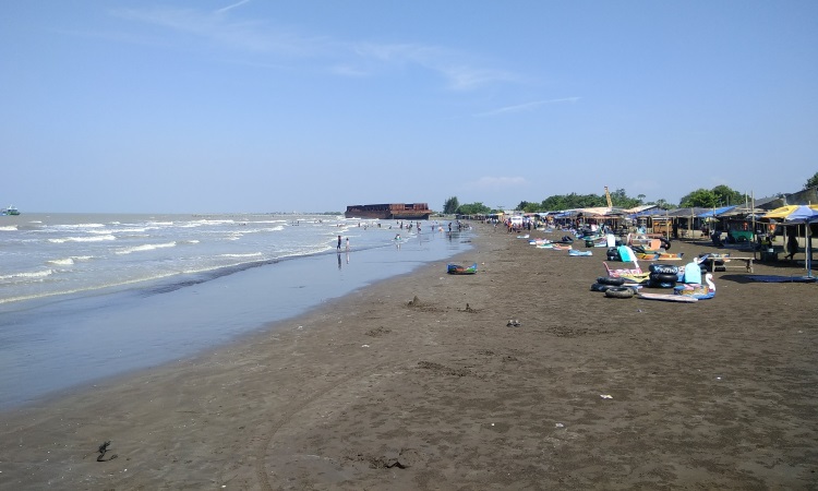 Pantai Glayem
