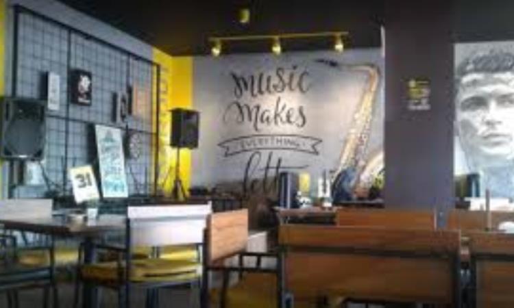 15 Cafe & Tempat Nongkrong di Garut yang Unik & Instagramable