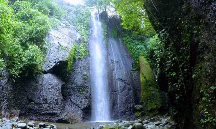 Indahnya Curug Nangka, Air Terjun Unik di Bogor