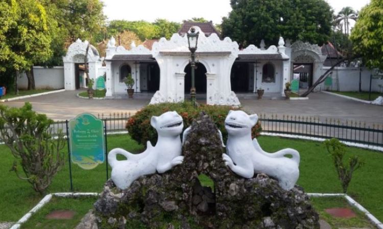 Belajar Sejarah Kerajaan Cirebon di Keraton Kasepuhan