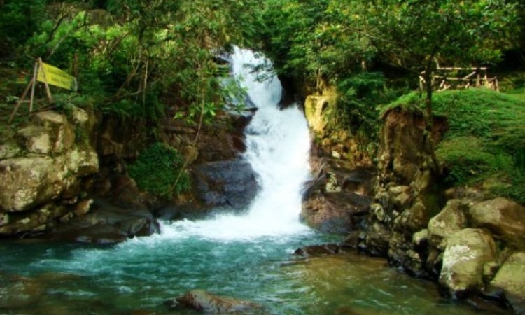 Curug Panjang, Air Terjun Eksotis yang Sarat Mitos di Bogor