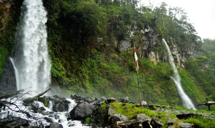 Curug Cibeureum, Pesona Air Terjun Indah yang Sarat Mitos di Cianjur