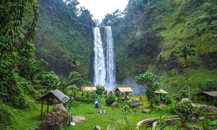 Fasilitas di Wisata Curug Sanghyang Taraje Garut