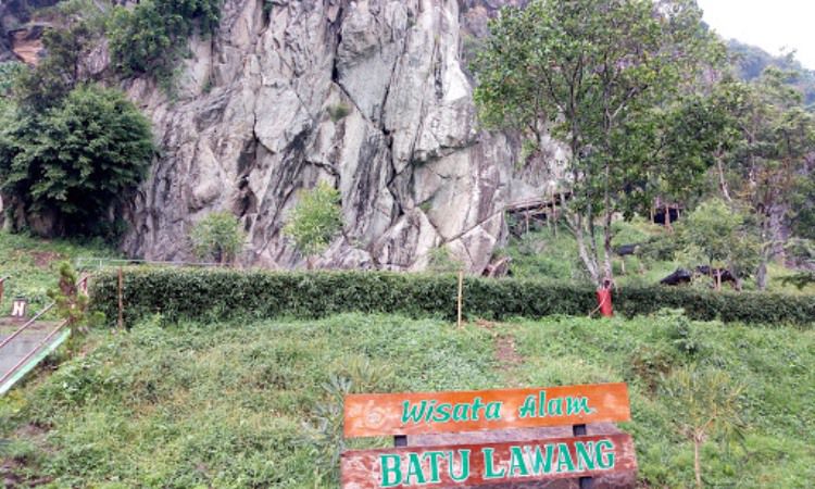 Batu Lawang, Pesona Tebing Eksotis Nan Indah di Cirebon