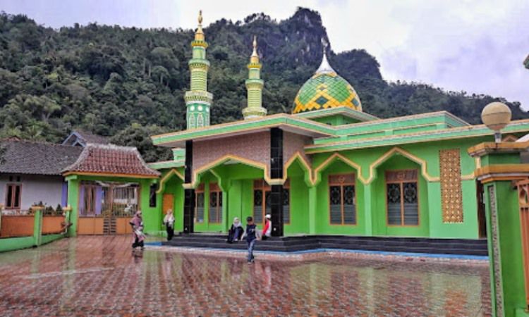Fasilitas Di Wisata Batu Tumpang Garut