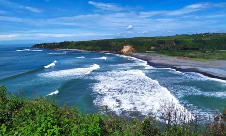 Wisata Alam Puncak Guha Yang Memukau Di Garut