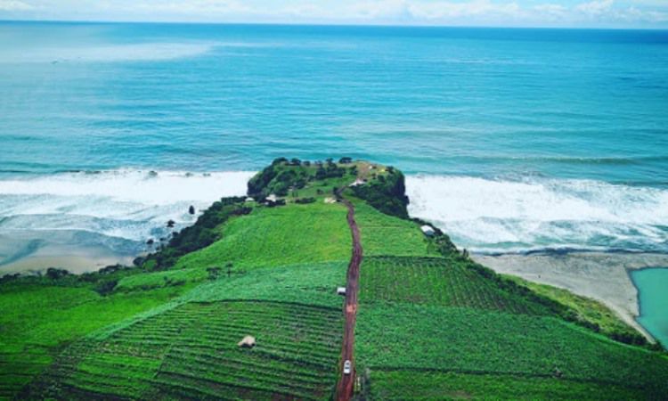 Puncak Guha, Destinasi Wisata Hits dengan View Alam yang Memesona di Garut